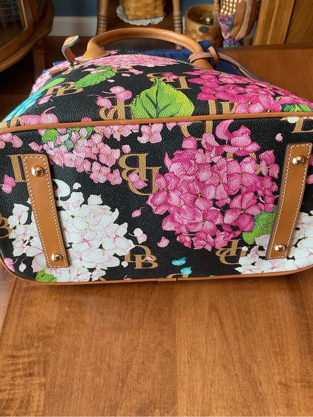 Dooney & Bourke Black Floral Hydrangea Large Dome Satchel with wallet - Picture 5 of 16
